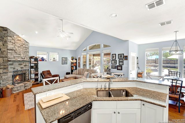 884 E Torrey, New Braunfels, TX 78130