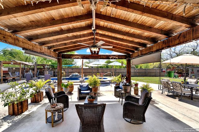 884 E Torrey, New Braunfels, TX 78130
