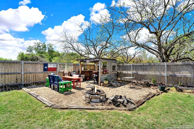 884 E Torrey, New Braunfels, TX 78130
