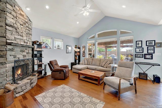 884 E Torrey, New Braunfels, TX 78130