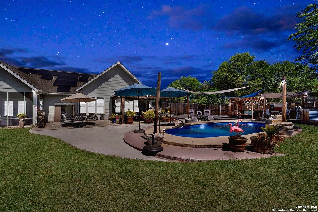 884 E Torrey, New Braunfels, TX 78130