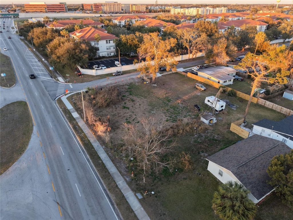 Image 5 of property listing at 2628 HERBISON DRIVE, Orlando, FL 32810