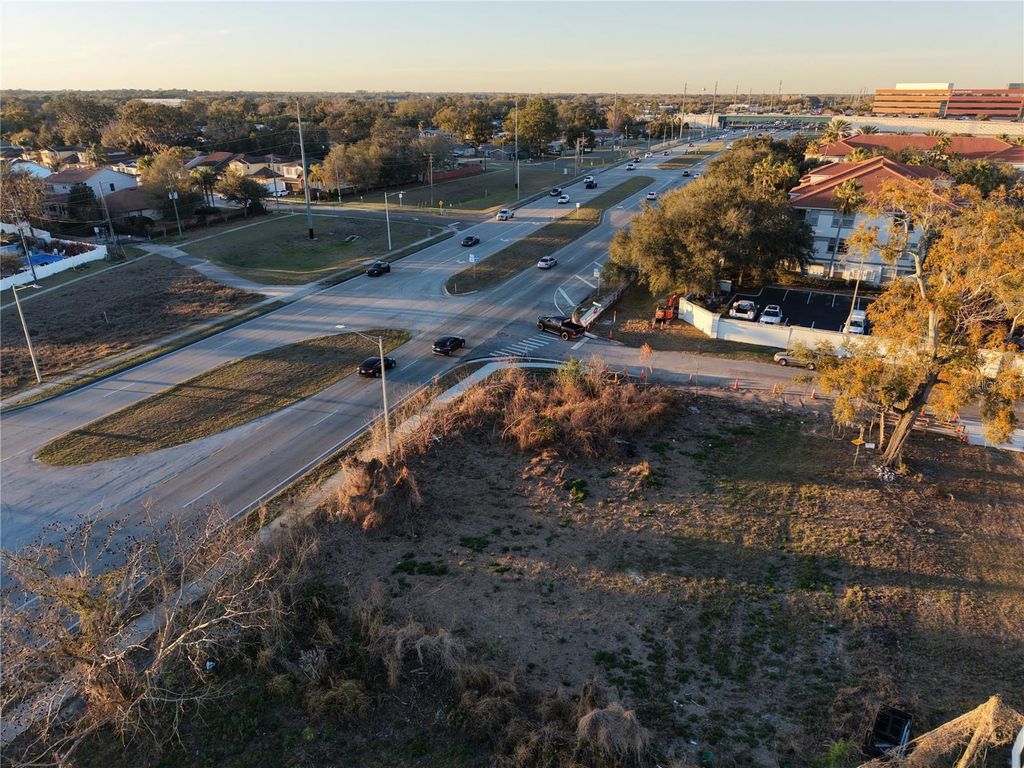 Image 6 of property listing at 2628 HERBISON DRIVE, Orlando, FL 32810