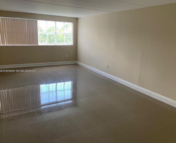 6175 NW 186th St 305, Hialeah, FL 33015