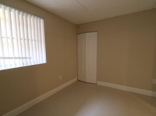 6175 NW 186th St 305, Hialeah, FL 33015