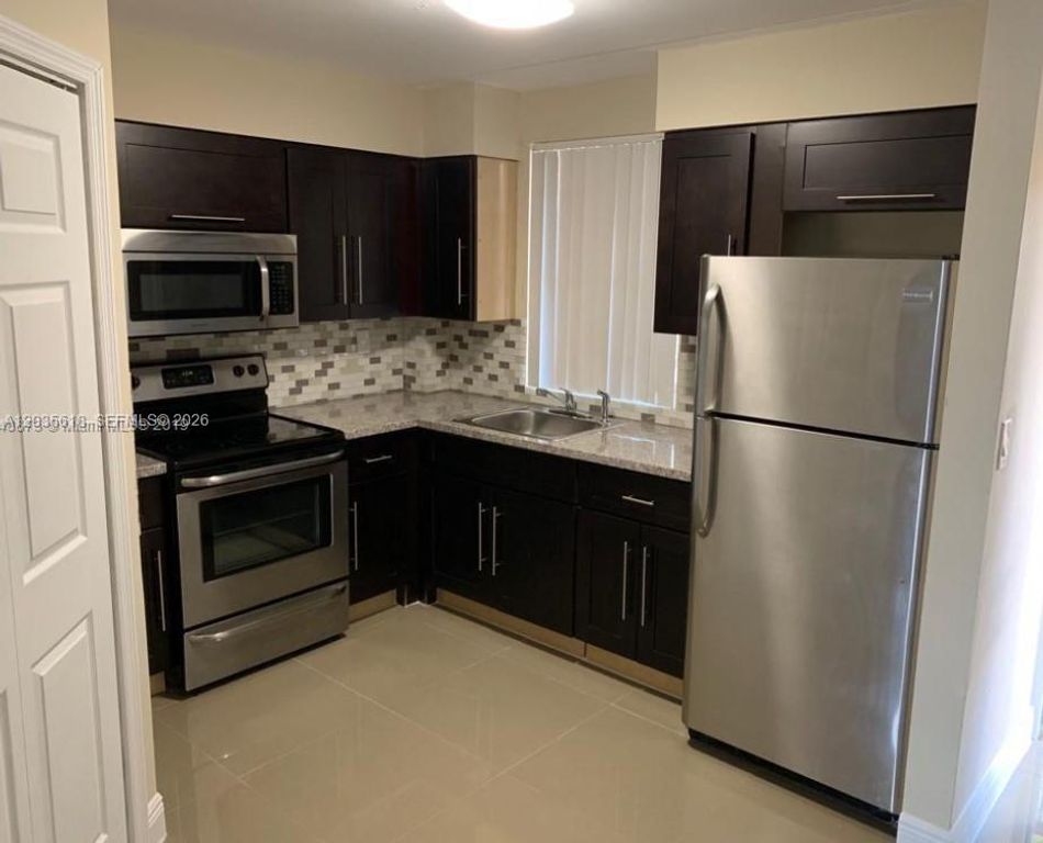 6175 NW 186th St 305, Hialeah, FL 33015