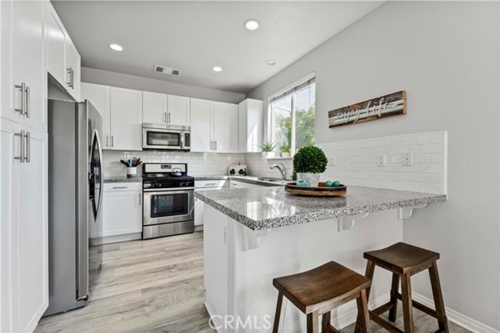 Image 12 of property listing at 1357 Bonnie Cove Avenue, Glendora, CA 91740