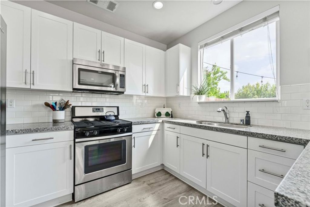 Image 13 of property listing at 1357 Bonnie Cove Avenue, Glendora, CA 91740