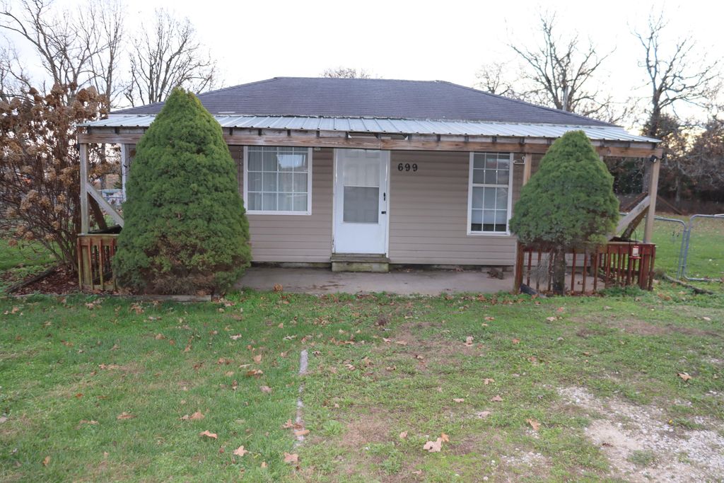 699 W Ragsdale Street, Seymour, MO 65746