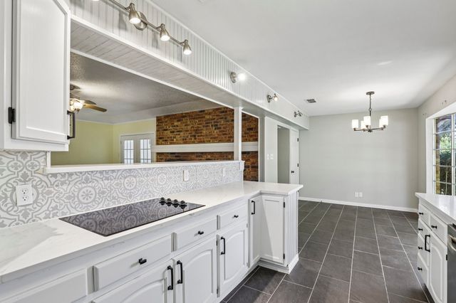 1600 S Timber Court, Benbrook, TX 76126