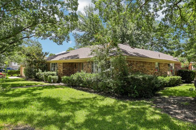 1600 S Timber Court, Benbrook, TX 76126