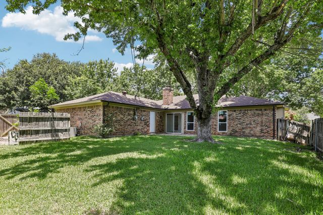 1600 S Timber Court, Benbrook, TX 76126