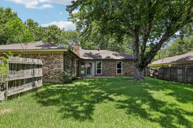 1600 S Timber Court, Benbrook, TX 76126