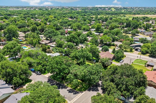 1600 S Timber Court, Benbrook, TX 76126