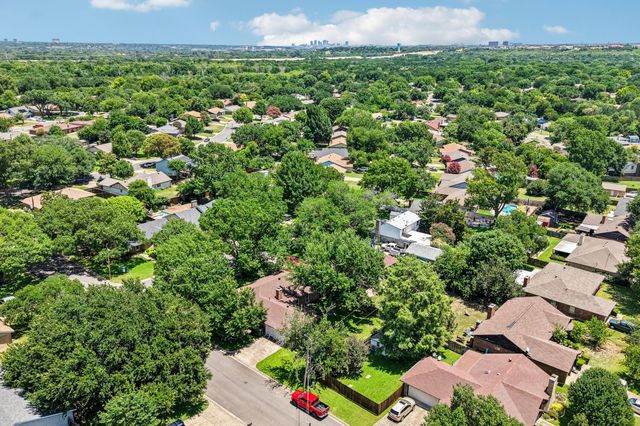 1600 S Timber Court, Benbrook, TX 76126