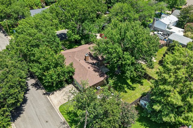 1600 S Timber Court, Benbrook, TX 76126