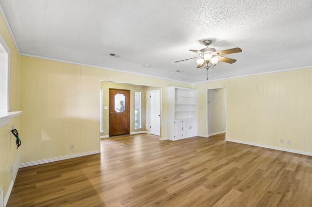 1600 S Timber Court, Benbrook, TX 76126