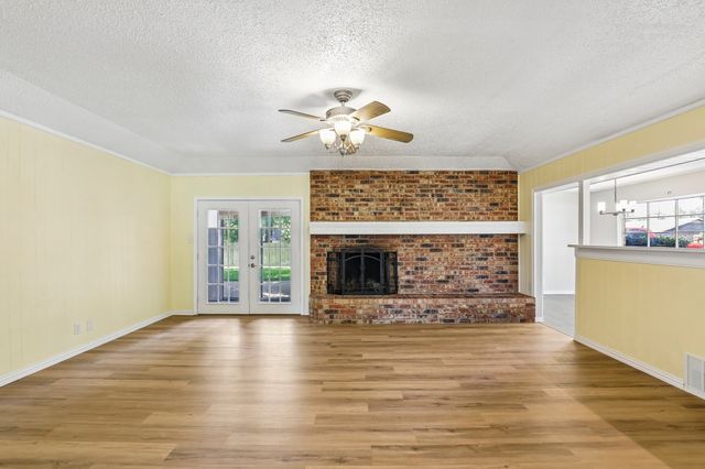 1600 S Timber Court, Benbrook, TX 76126