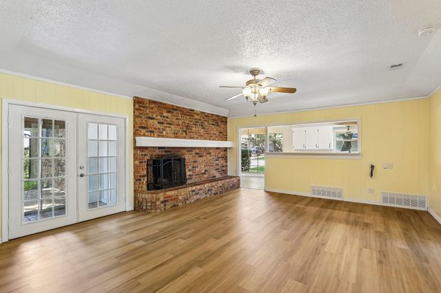 1600 S Timber Court, Benbrook, TX 76126