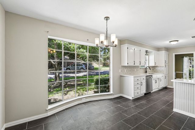 1600 S Timber Court, Benbrook, TX 76126