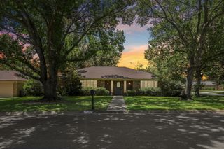1600 S Timber Court, Benbrook, TX 76126