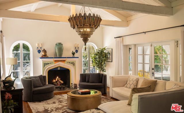 1135 Sunset Vale Avenue, West Hollywood, CA 90069
