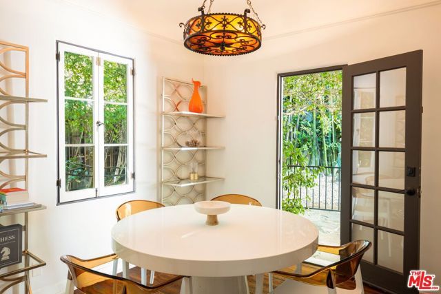 1135 Sunset Vale Avenue, West Hollywood, CA 90069
