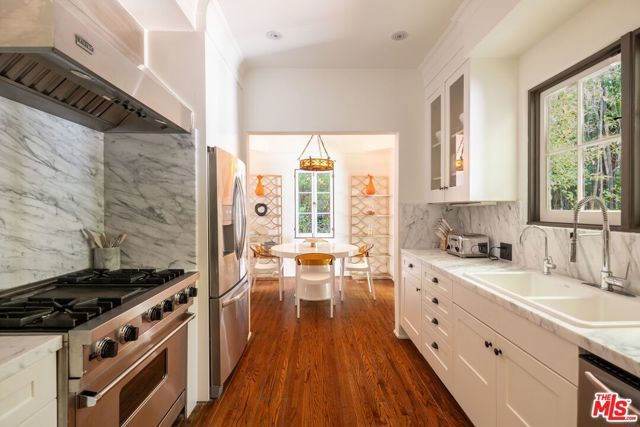 1135 Sunset Vale Avenue, West Hollywood, CA 90069
