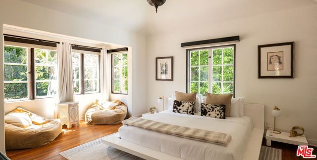 1135 Sunset Vale Avenue, West Hollywood, CA 90069