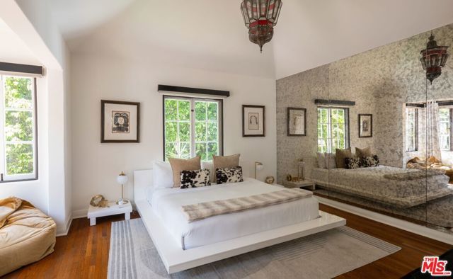 1135 Sunset Vale Avenue, West Hollywood, CA 90069