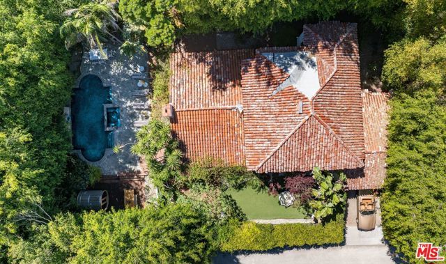 1135 Sunset Vale Avenue, West Hollywood, CA 90069