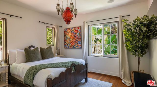1135 Sunset Vale Avenue, West Hollywood, CA 90069