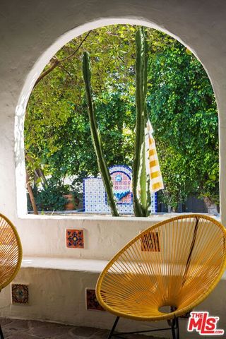 1135 Sunset Vale Avenue, West Hollywood, CA 90069