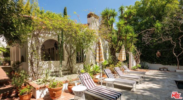 1135 Sunset Vale Avenue, West Hollywood, CA 90069