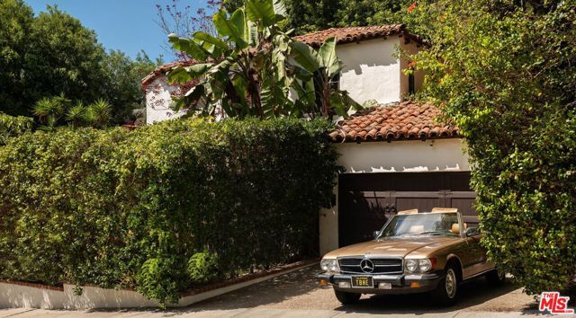 1135 Sunset Vale Avenue, West Hollywood, CA 90069