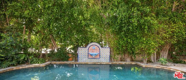 1135 Sunset Vale Avenue, West Hollywood, CA 90069