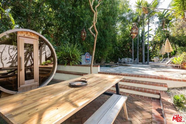 1135 Sunset Vale Avenue, West Hollywood, CA 90069