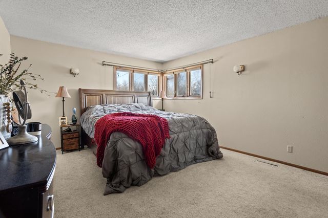 4122 40th Avenue S, Moorhead, MN 56560