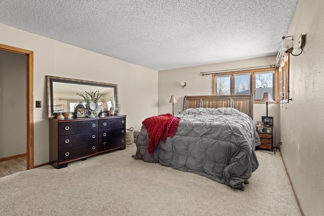 4122 40th Avenue S, Moorhead, MN 56560