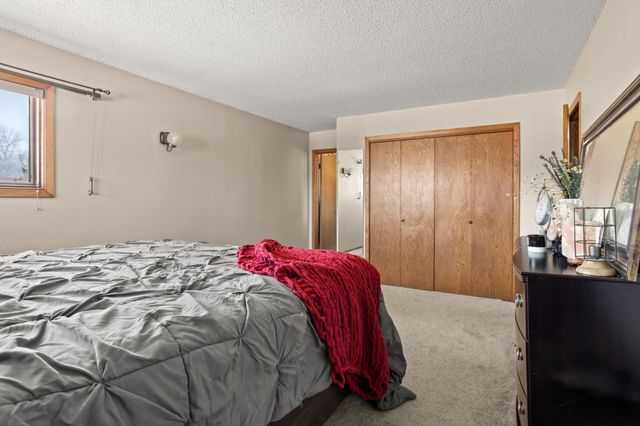 4122 40th Avenue S, Moorhead, MN 56560