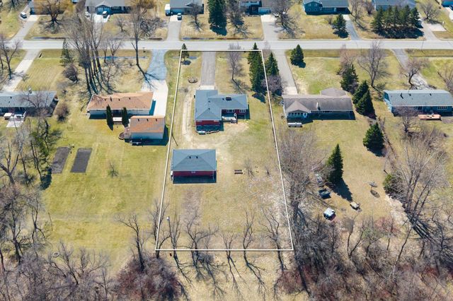 4122 40th Avenue S, Moorhead, MN 56560