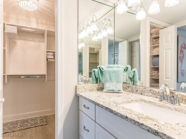 4180 Crayton RD E7, Naples, FL 34103