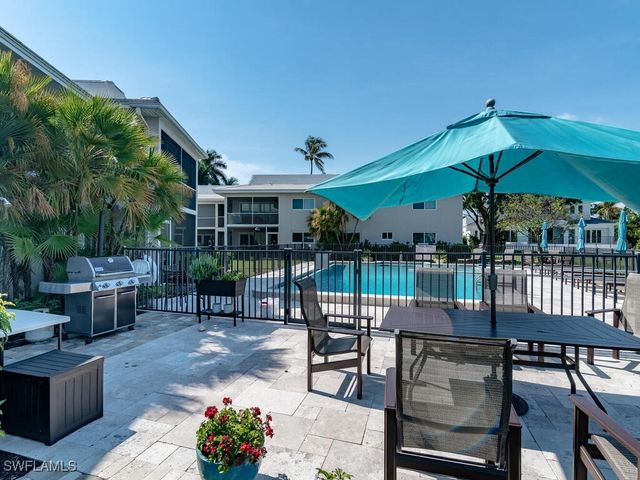 4180 Crayton RD E7, Naples, FL 34103