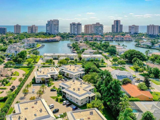 4180 Crayton RD E7, Naples, FL 34103