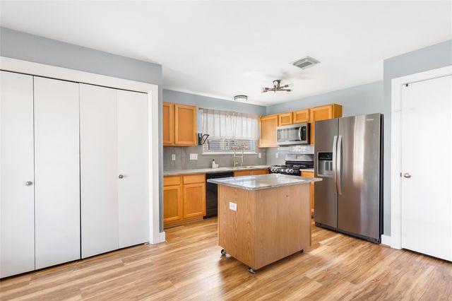 415 Laurel Pine Drive, Houston, TX 77339