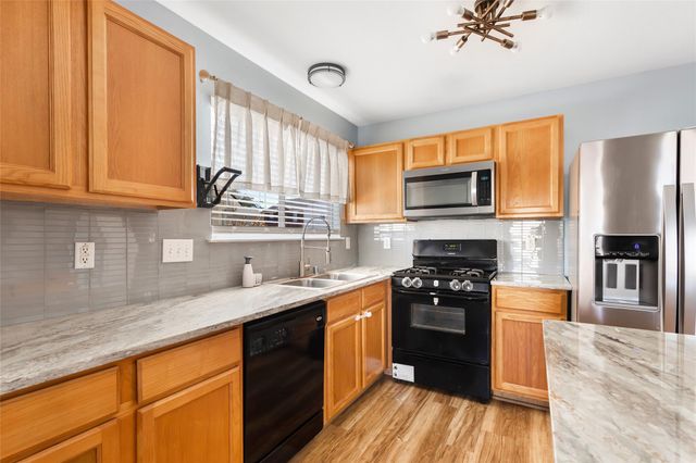 415 Laurel Pine Drive, Houston, TX 77339