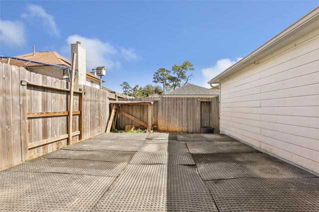 415 Laurel Pine Drive, Houston, TX 77339