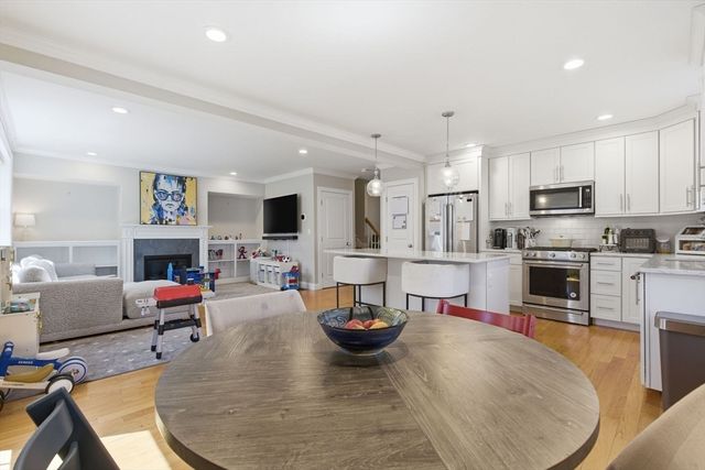 7 Spring Ct A, Woburn, MA 01801