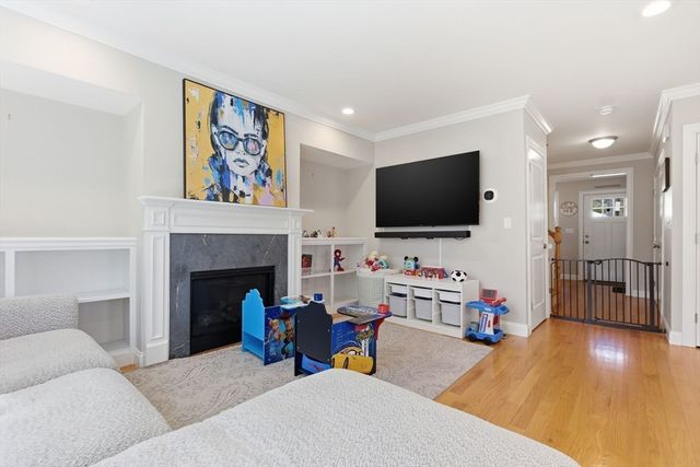 7 Spring Ct A, Woburn, MA 01801