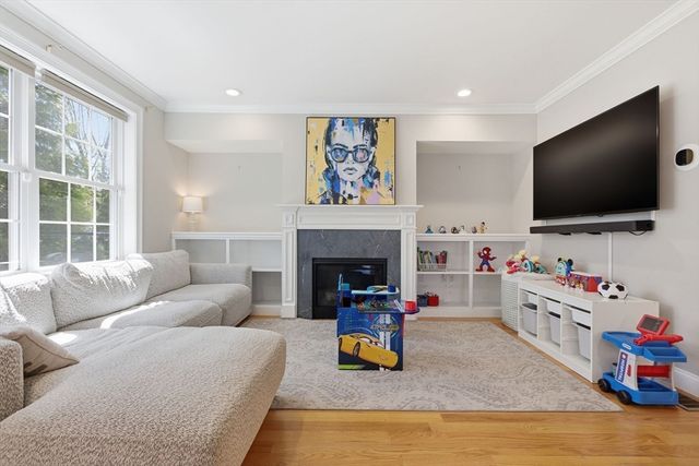 7 Spring Ct A, Woburn, MA 01801